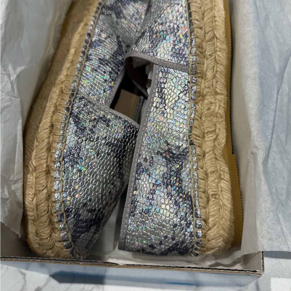 🌟3 X HOST PICK🌟Viguera Ladies Silver Iridescent Espadrille Flats Brand New NWT - Picture 6 of 13